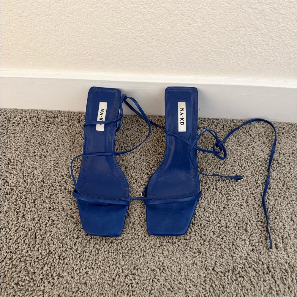 NA-KD heels